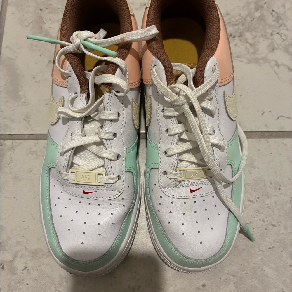 Nike Air Force 1 LV8 Big Kids' Shoes
Size 4Y